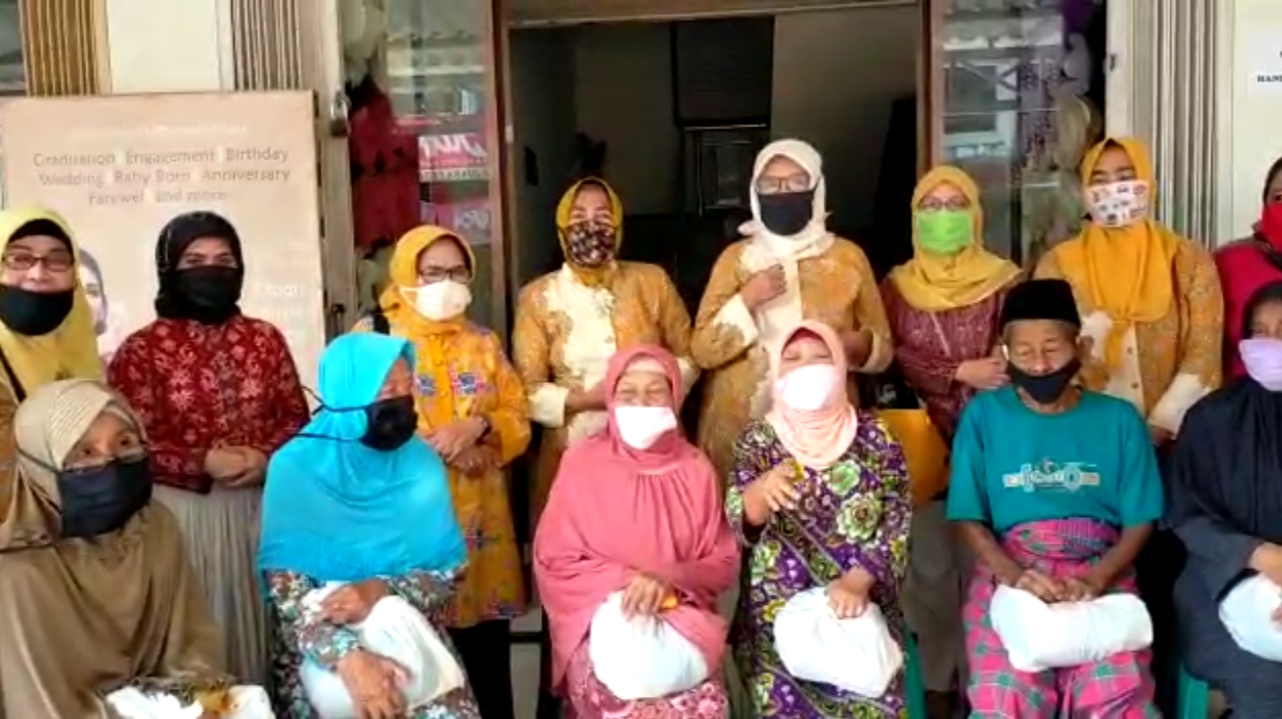 Aksi GP MKGR Cianjur Bagi-bagi Masker dan Sembako