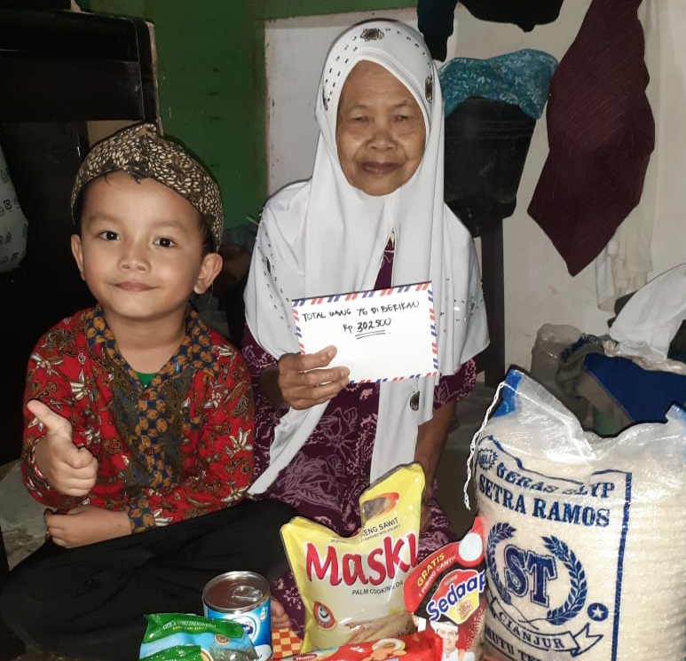 Dapat Bantuan Sembako, Emak Dodoh: Alhamdulillah Haturnuhun Pisan