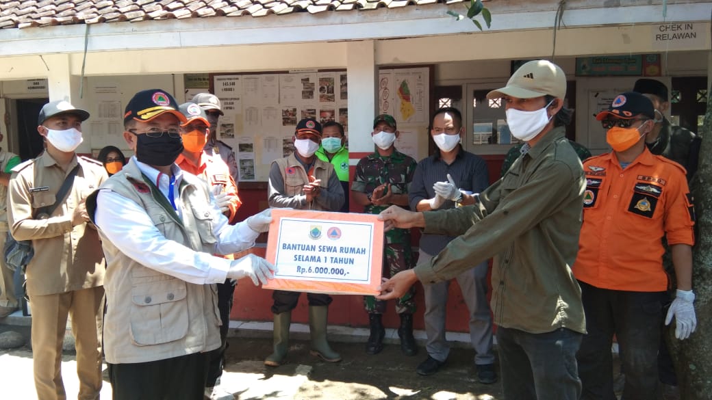 Herman Gelontorkan Rp150 Juta untuk Sewa Rumah Korban Longsor Karangnunggal Cibeber Cianjur