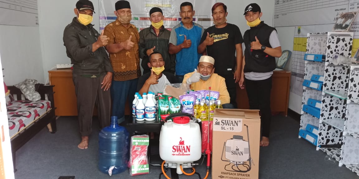 Bagikan Alat Semprot Disinfektan, Isnaeni Sebut Dapil IV Cianjur Rawan Penyebaran Korona