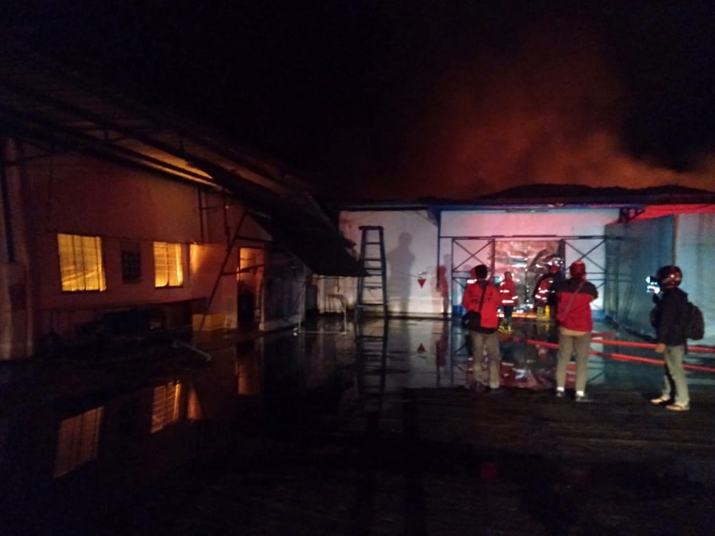 Pabrik Garment PT EMA Haurwangi Cianjur Terbakar, Lima Unit Mobil Damkar Dikerahkan