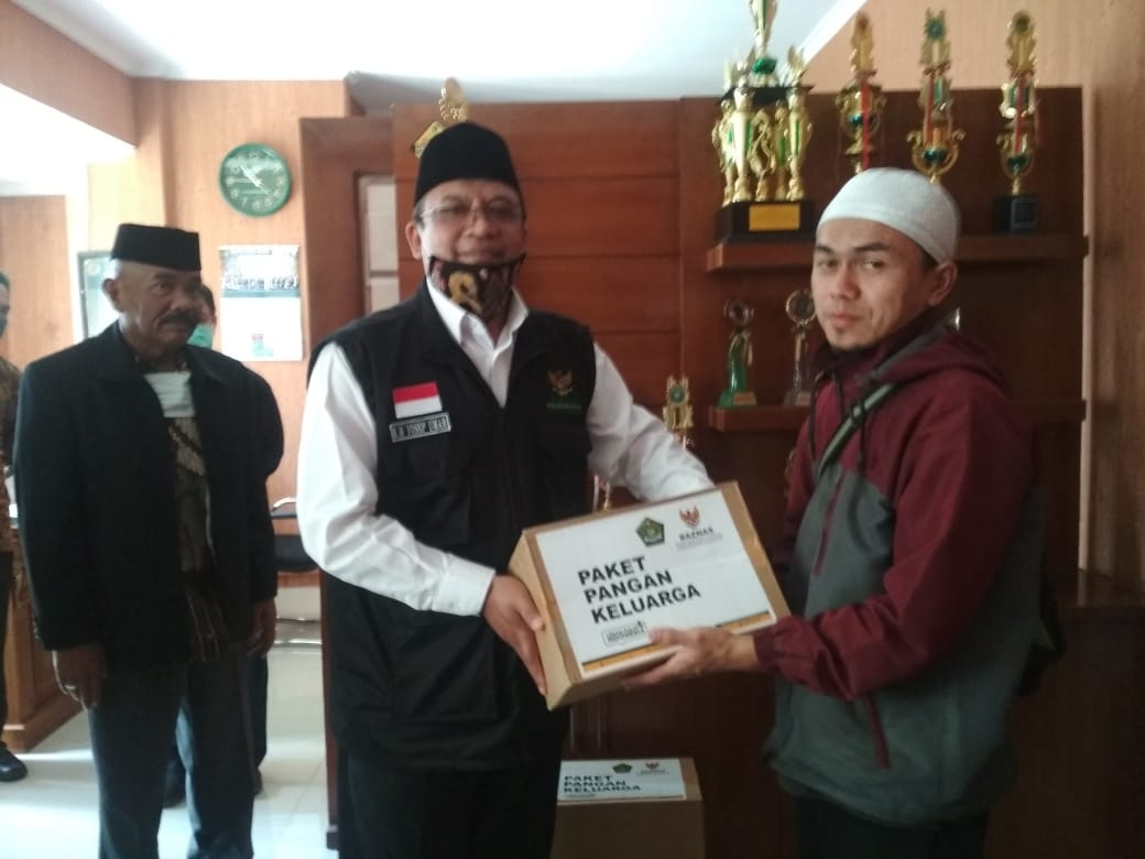Guru Honorer Kemenag Cianjur Dapat Bantuan Paket Pangan