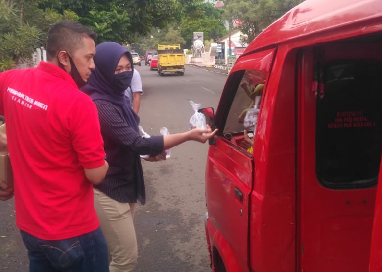 Perumdam Tirta Mukti Cianjur Berbagi Takjil