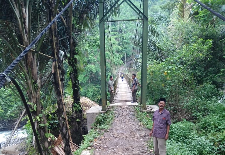 Warga  Mekarsari Naringgul Tagih Janji Plt Bupati Cianjur