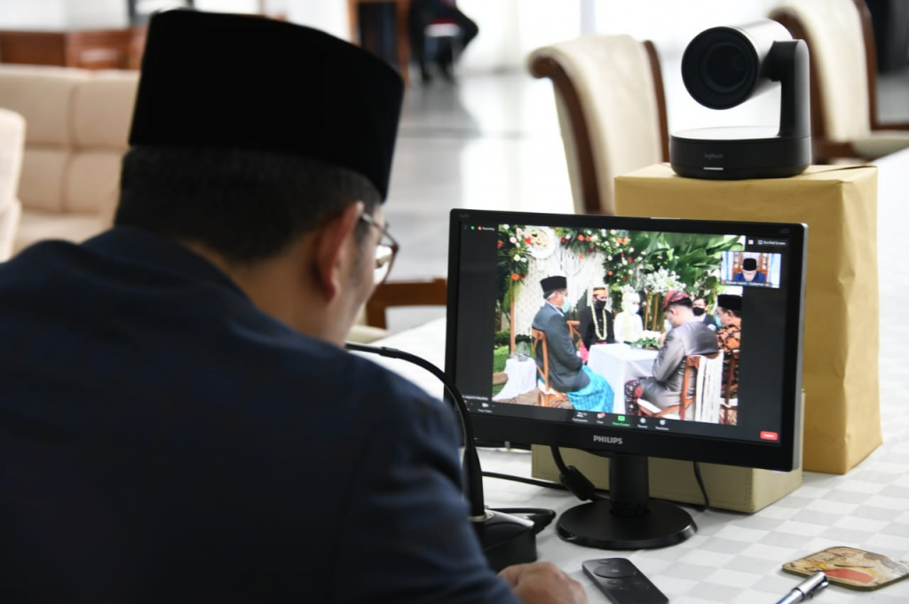 Kasih Tausiah Pernikahan Secara Virtual, Ini Pesan Ridwan Kamil ke Pengantin