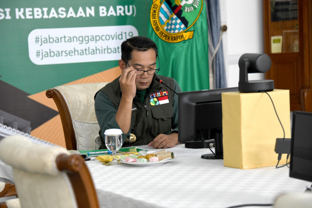 Kang Emil ke Milenial: Tinggal di Desa, Rezeki Kota