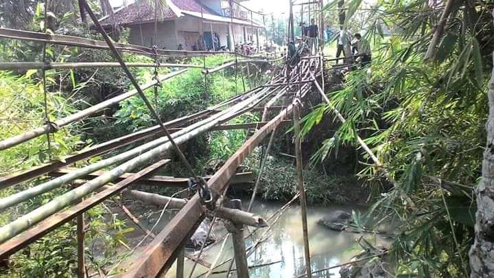 Jembatan Penyeberangan Lama Tinggal Tulang, Warga Dua Desa di Kadupandak Cianjur Minta Dibangun Baru