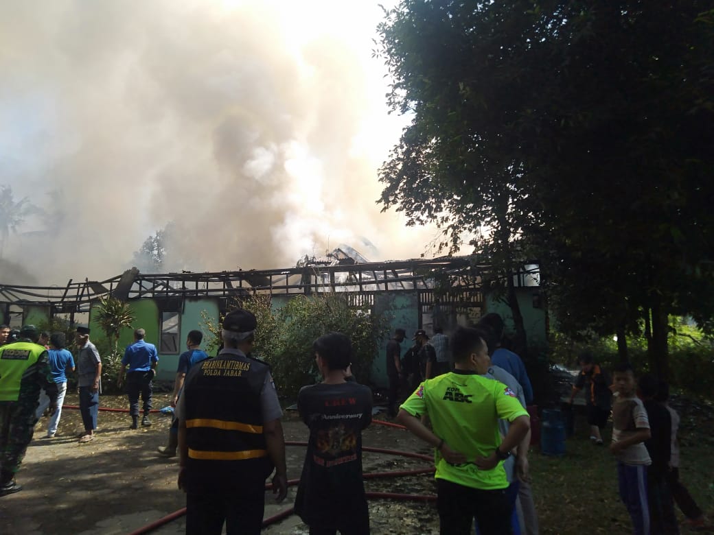 Mess Karyawan di Cianjur Hangus Terbakar