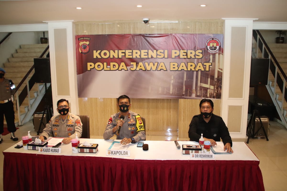 Tujuh Tersangka Pelemparan Bom Molotov Dibawa ke Polda Jabar