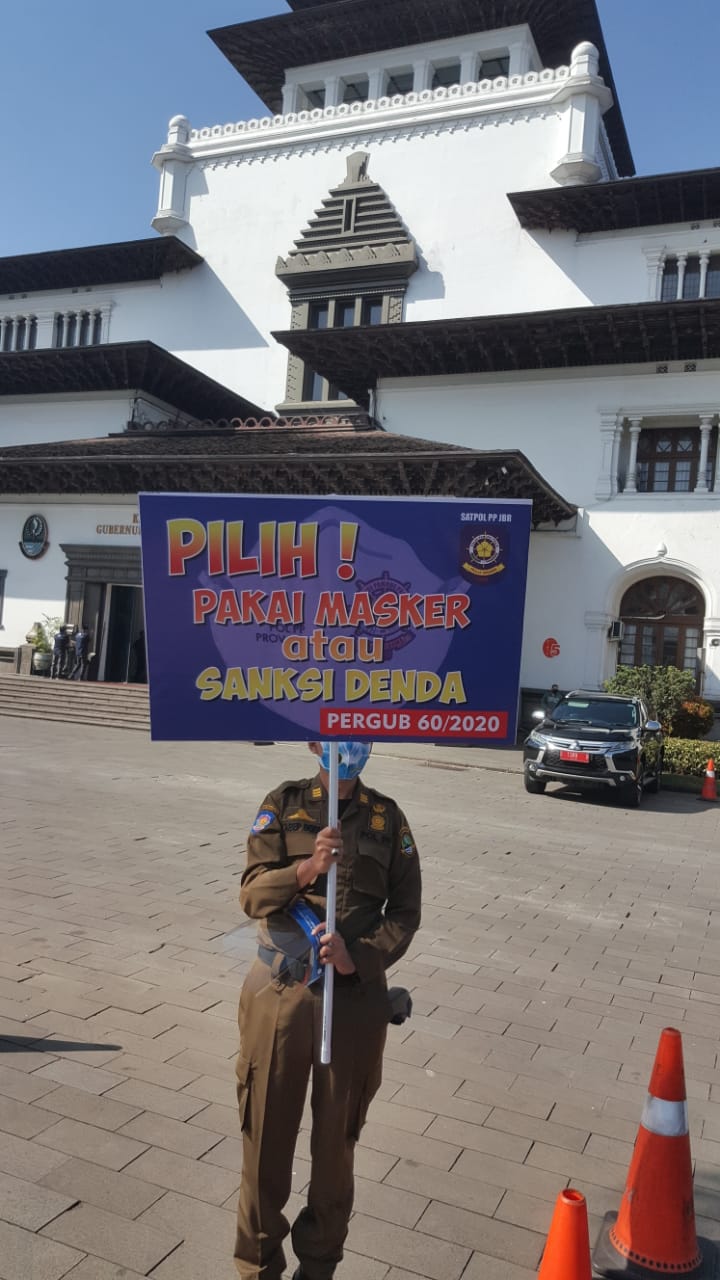 Pilih Pakai Masker atau Denda