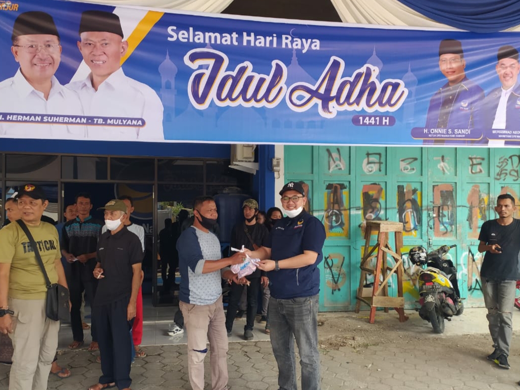 Idul Adha, Partai NasDem Cianjur Bagikan 1500 Paket Daging Kurban