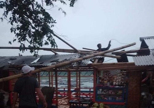 Puting Beliung Terjang Puluhan Warung Lesehan di Jangari Cianjur