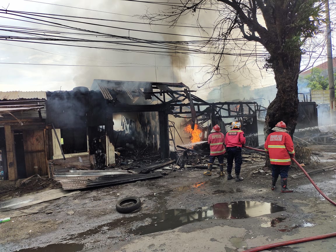 Kebakaran di Jalan Arief Rahman Hakim Cianjur, Hanguskan Sejumlah Kios