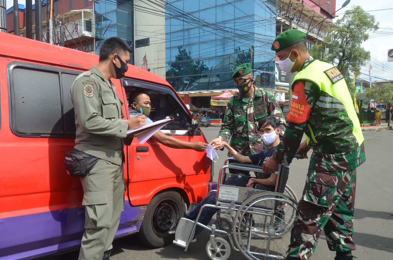 Cegah Penularan Covid-19, Kodim dan NPCI Cianjur Bagikan Ribuan Masker