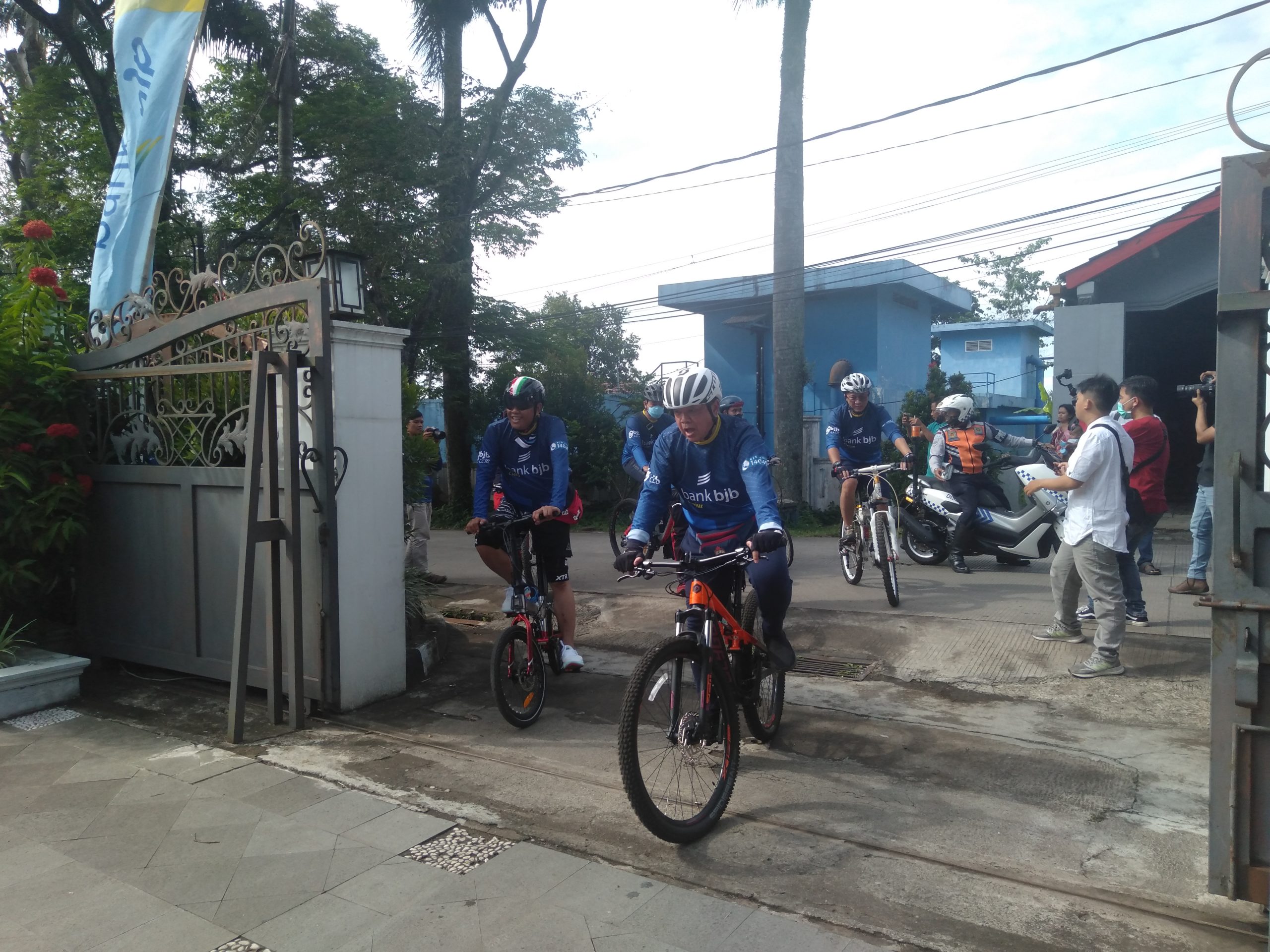 Sinergitas Perumdam Tirta Mukti, Pemkab dan Bank BJB Cianjur, Gowes Sepeda Santai, Santuni Anak Yatim