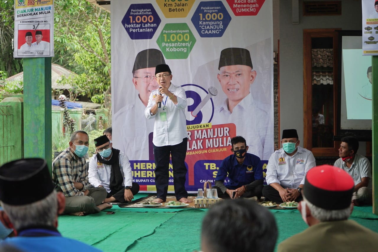 Warga Pagelaran Antusias Program 1.000 KM Jalan Beton