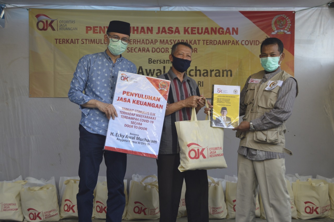 Gandeng OJK dan Yayasan Ishlahul Ummah, Ecky Awal Mucharam Gelar Penyuluhan Jasa Keuangan di Cianjur