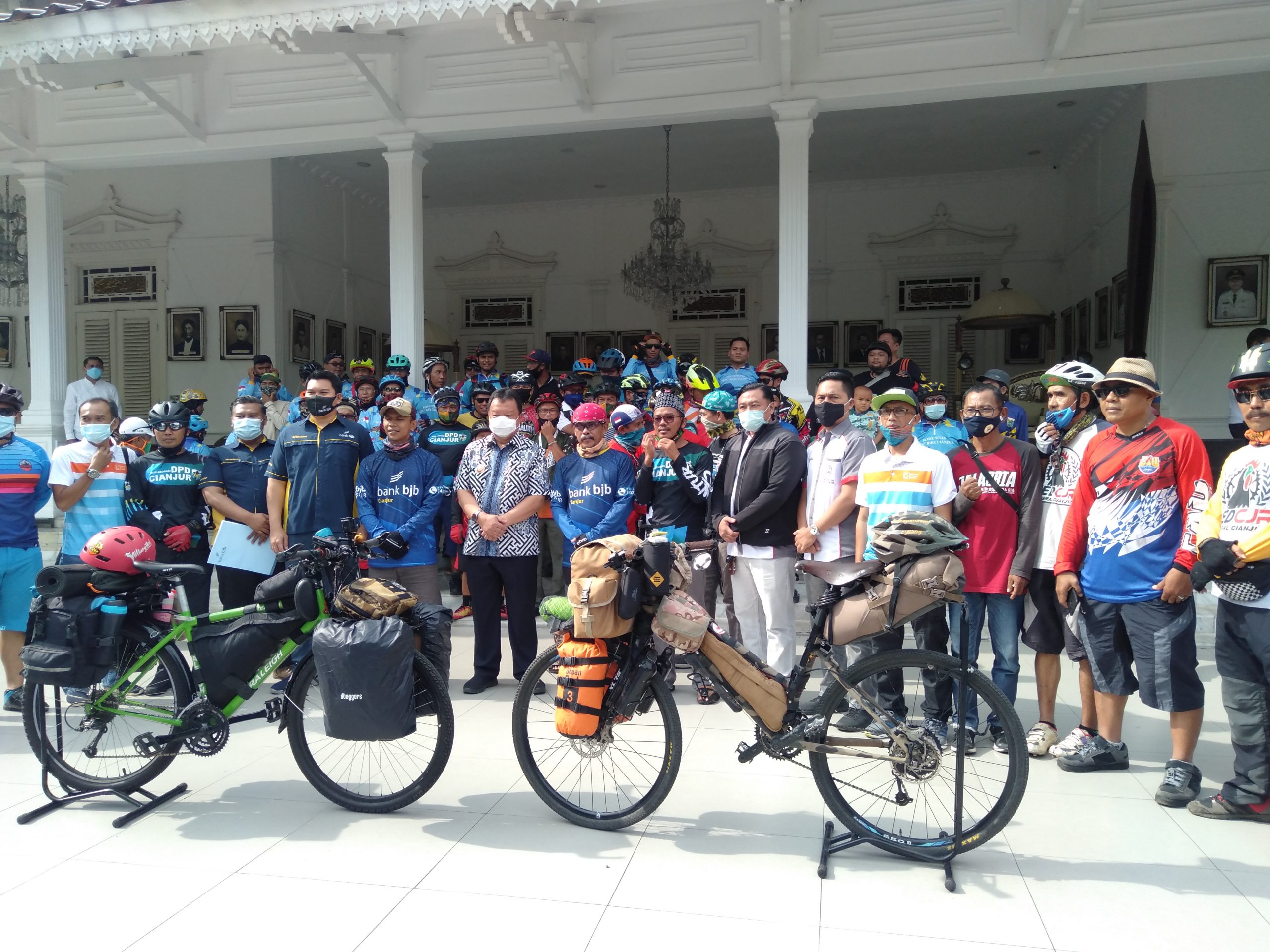 Start dari Pendopo Bupati, Kang Dicky dan Niko Gowes 3000 KM Cianjur-Aceh