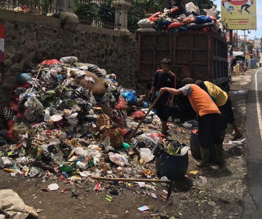 Rumah Singgah Cipanas Masih Temukan Tumpukan Sampah yang Dibuang Sembarangan