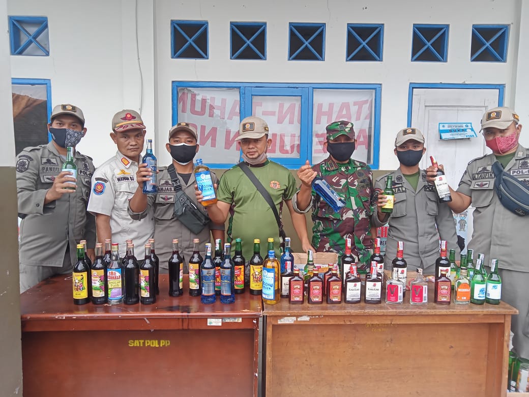 Satpol PP Cianjur Amankan Ribuan Butir Pil Obat Daftar G dan Puluhan Botol Miras