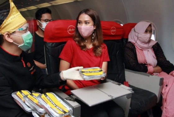 Nasi Padang untuk Penumpang Air Asia Rute Jakarta-Padang