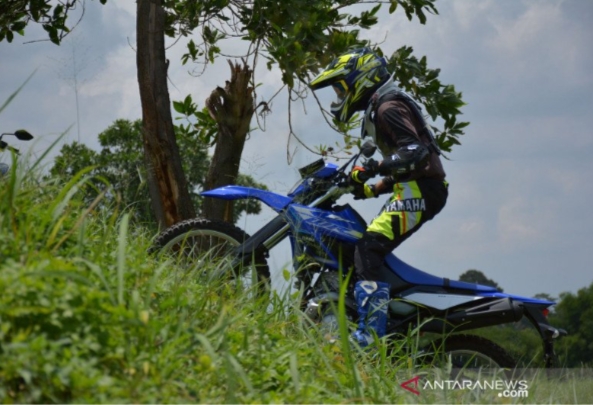 SIMAK! Tips Menanjak dan Menurun Belajar Motor Off Road