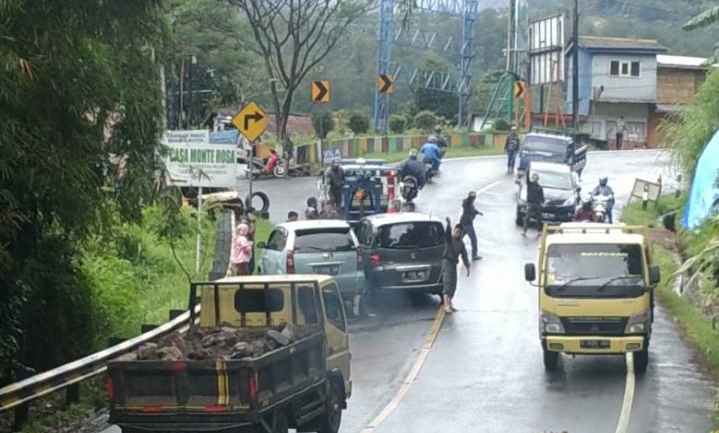 Sejumlah Mobil dan Motor Tergelincir di Jalan Raya Puncak Ciloto Cianjur, Diduga Ini Penyebabnya
