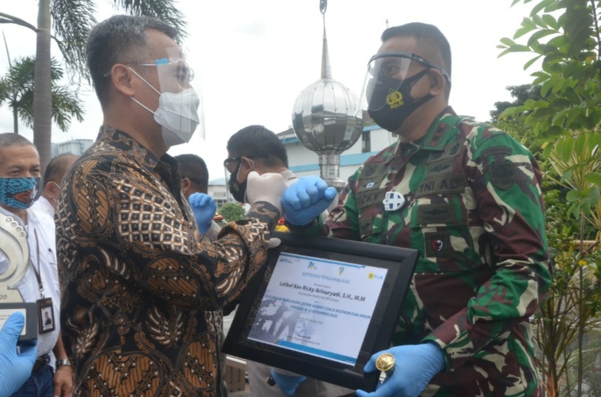 Dandim Cianjur Terima Penghargaan dari PLN, Dukungan Pemulihan Listrik Akibat Cuaca Ekstrem