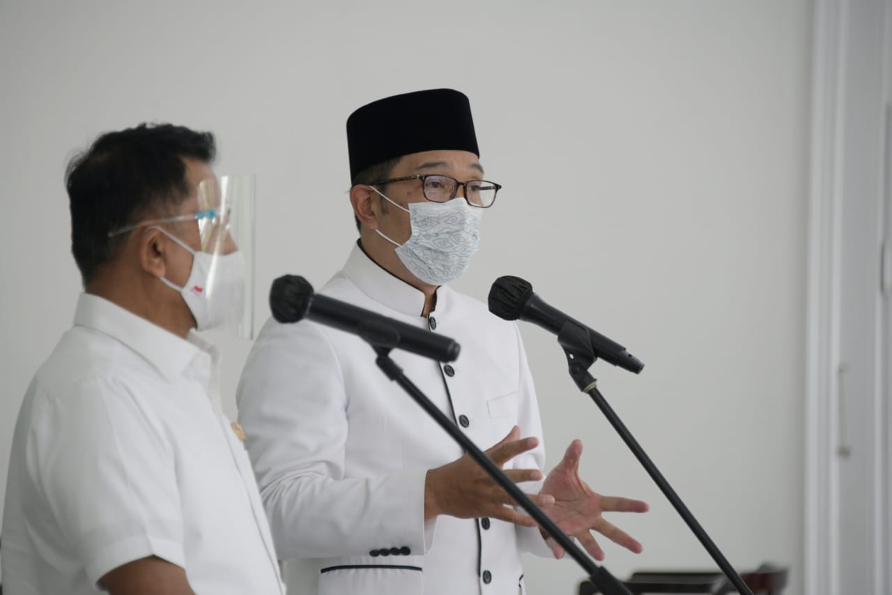 Lansia Dapat Ayam Usai Divaksin, Begini Kata Ridwan Kamil