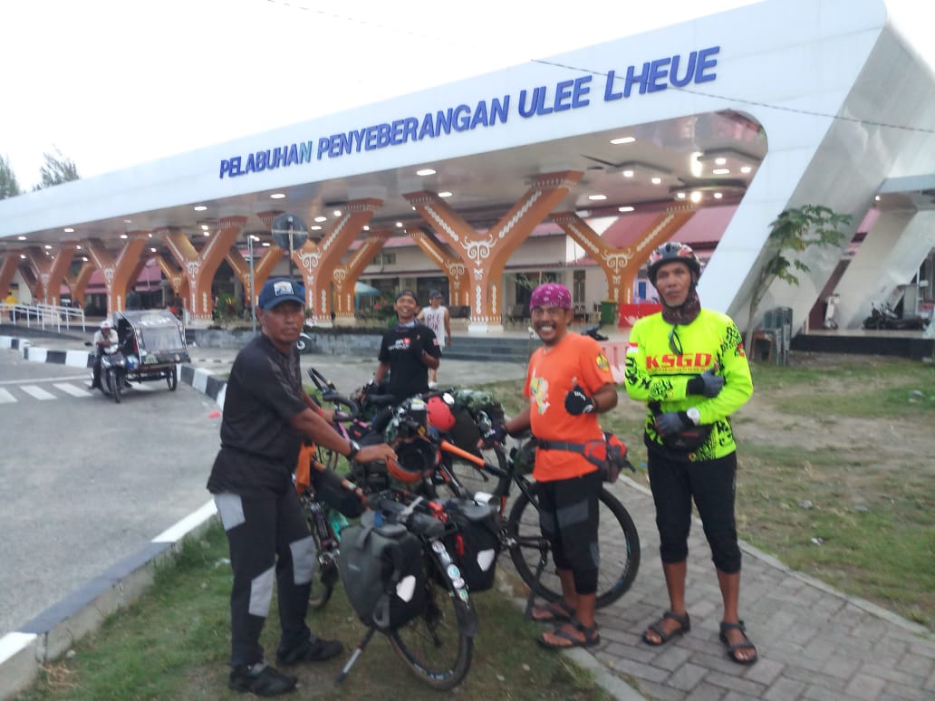 Dalam Hitungan Jam, Duo Goweser Asal Cianjur Bakal Menginjakkan Kaki di Tugu KM 0 Sabang Aceh