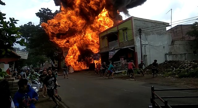 Bangunan Ruko Hangus Terbakar di Cibeber Cianjur