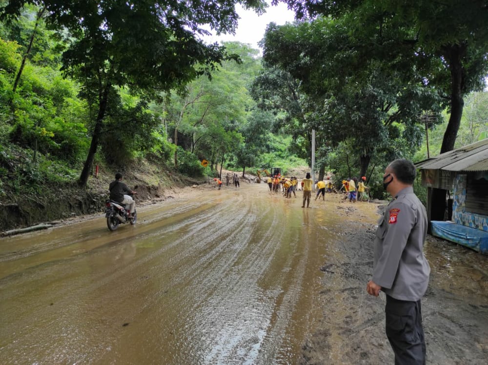 Sempat Tertutup Longsor, Jalur Alternatif Cianjur-Jonggol Sudah Bisa Dilalui Kendaraan