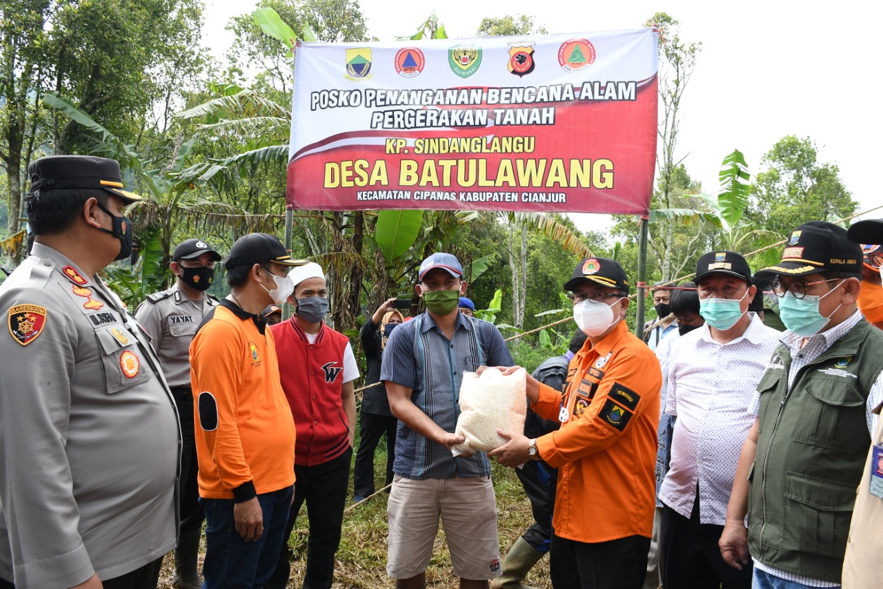 Herman Minta Korban Pergerakan Tanah di Batulawang Cianjur Disuntik Vaksin Covid-19