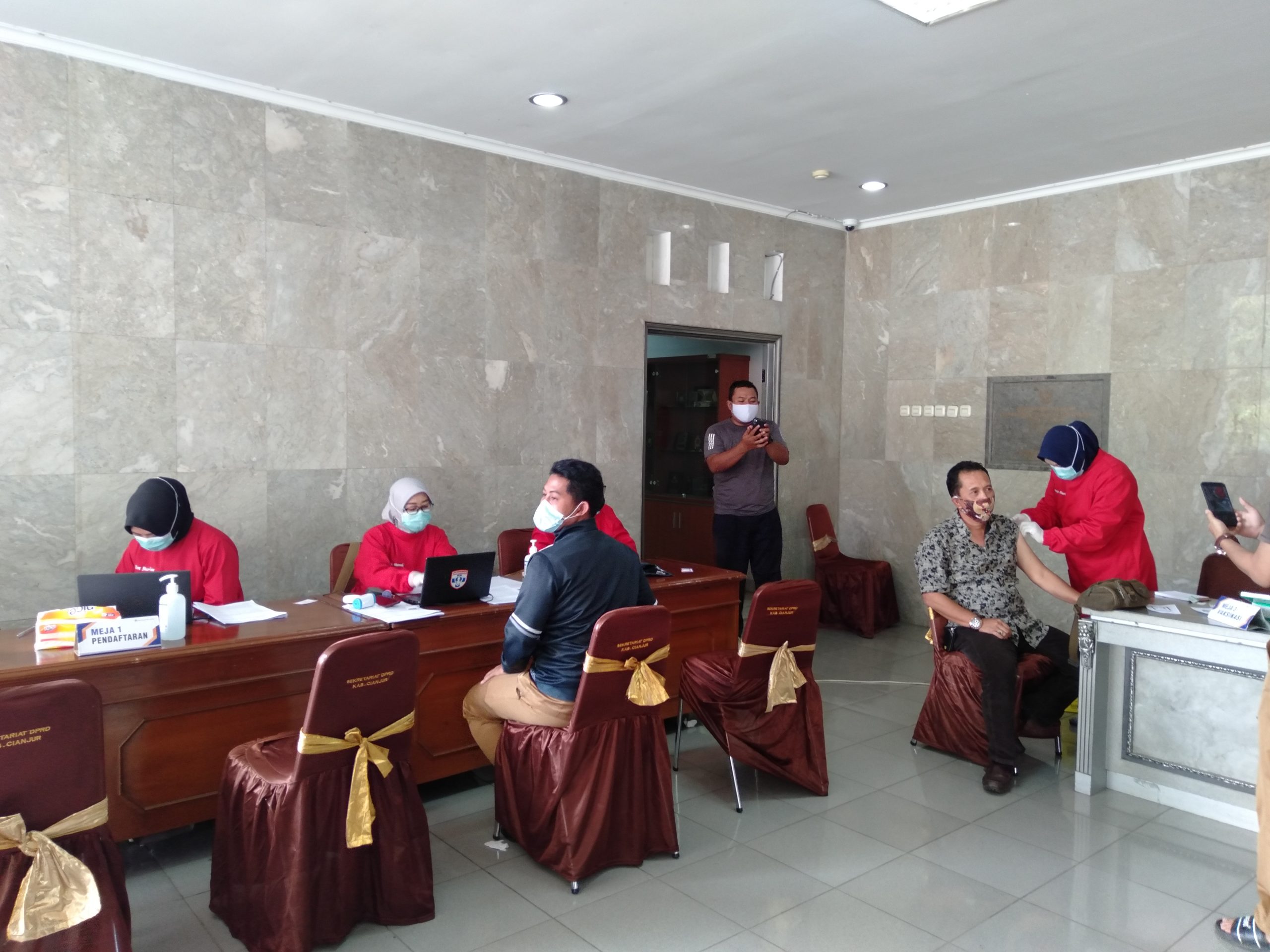 Anggota dan Pegawai DPRD Cianjur Jalani Vaksinasi Covid-19 Dosis Kedua