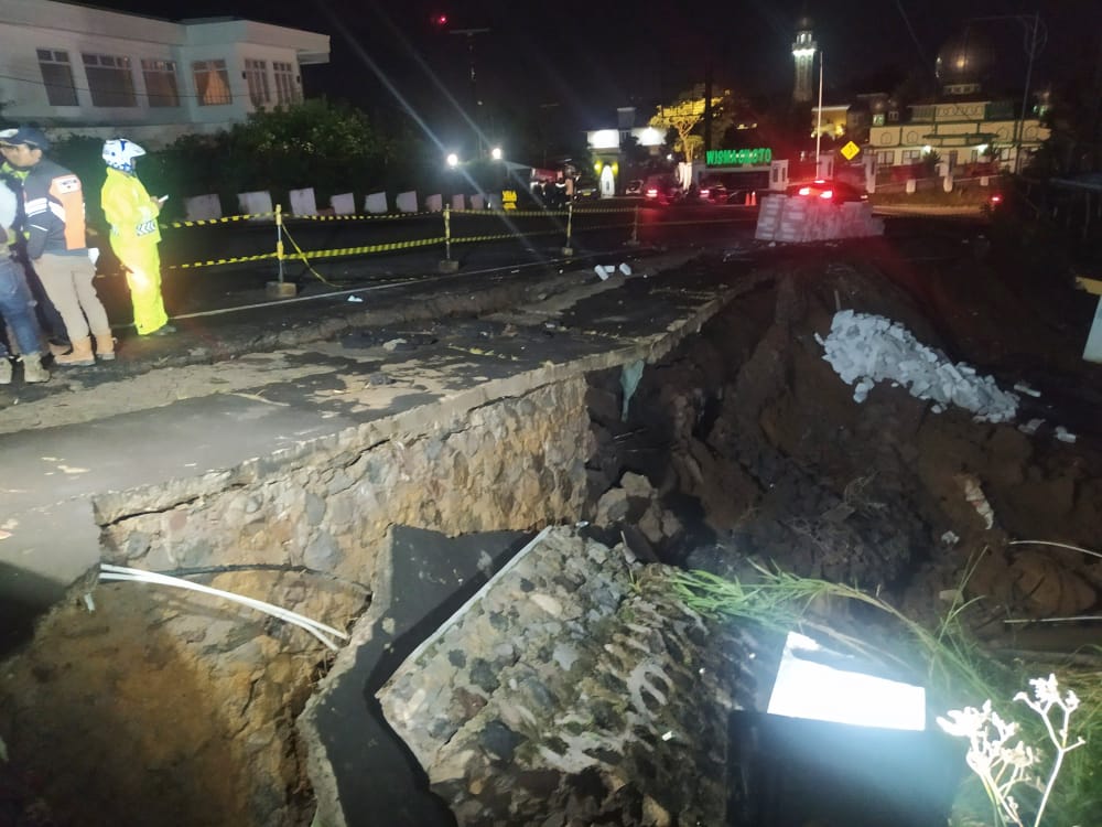 Tanah Longsor di Ciloto, Ratusan Rumah Terancam