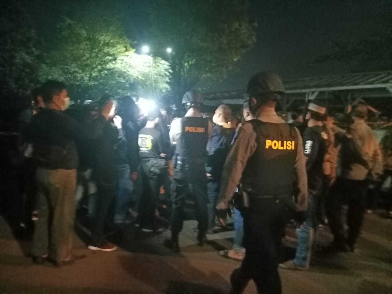 Polisi Amankan 2 Kelompok yang Saling Baku Hantam di Terminal Pasir Hayam