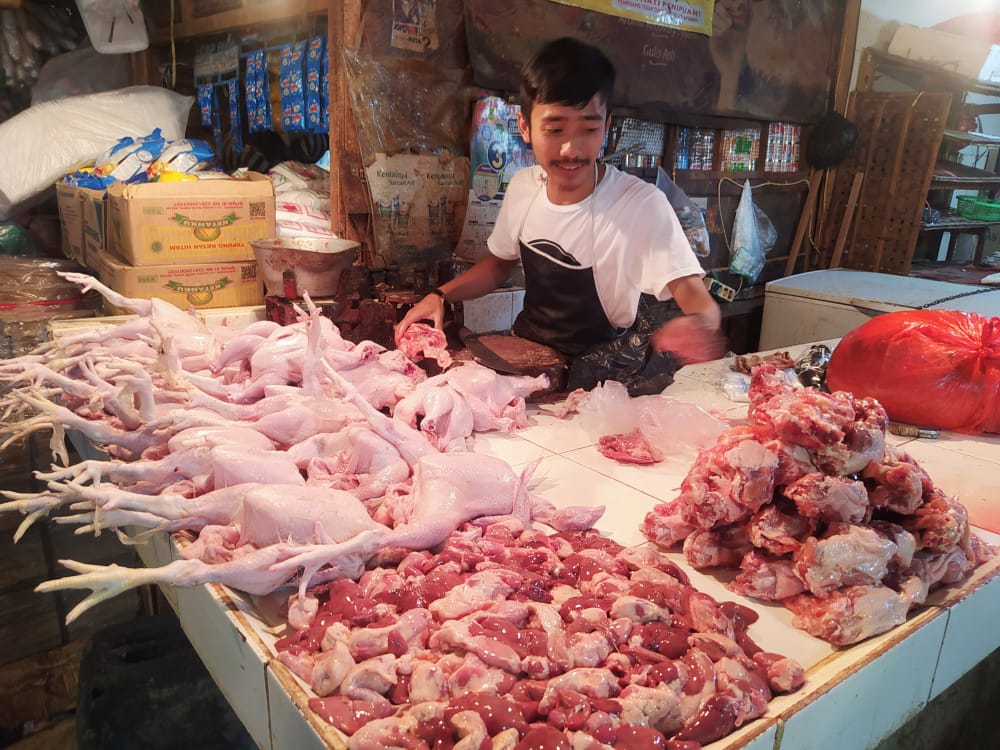 Jelang Ramadan, Harga Daging Ayam di Pasar Tradisional Cianjur Naik hingga Rp38.000/kg