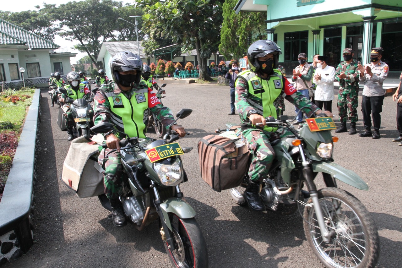 Ringankan Beban Masyarakat, Kodim 0608/Cianjur dan ACT Bagikan Sembako