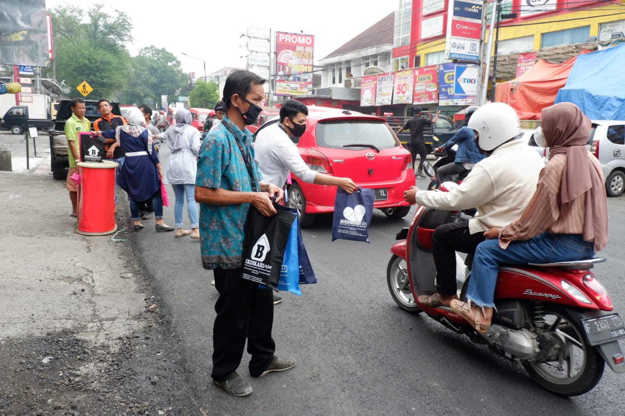 Berdikari Expo Cianjur Berbagi Takjil