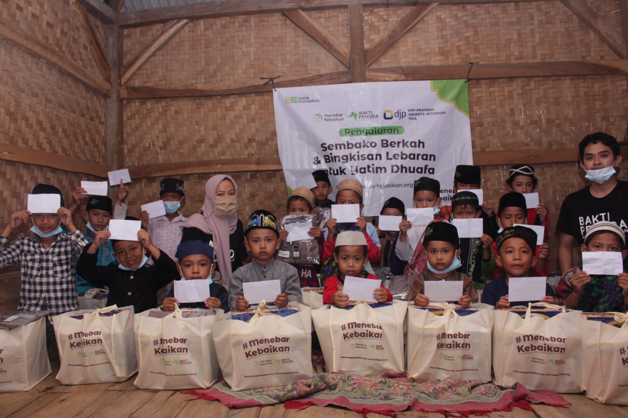 Yayasan Bakti Pemuda Salurkan Sembako Berkah dan Bingkisan Lebaran Bagi Yatim Dhuafa di Cianjur