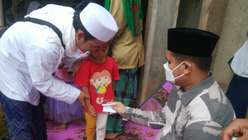 Reses di Gekbrong Cianjur, Ganjar Ramadhan Santuni Anak Yatim Piatu