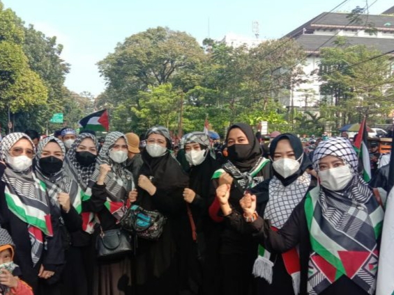 Ribuan Umat Islam di Bandung Turun ke Jalan Gelar Aksi Bela Palestina