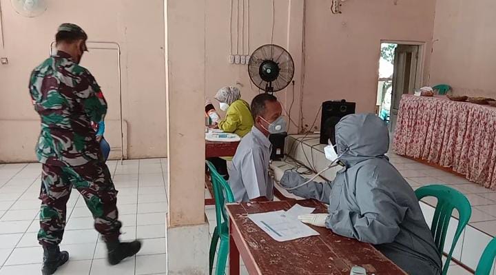 Ratusan Warga Desa Ciandam Mande Ikuti Pengobatan Gratis