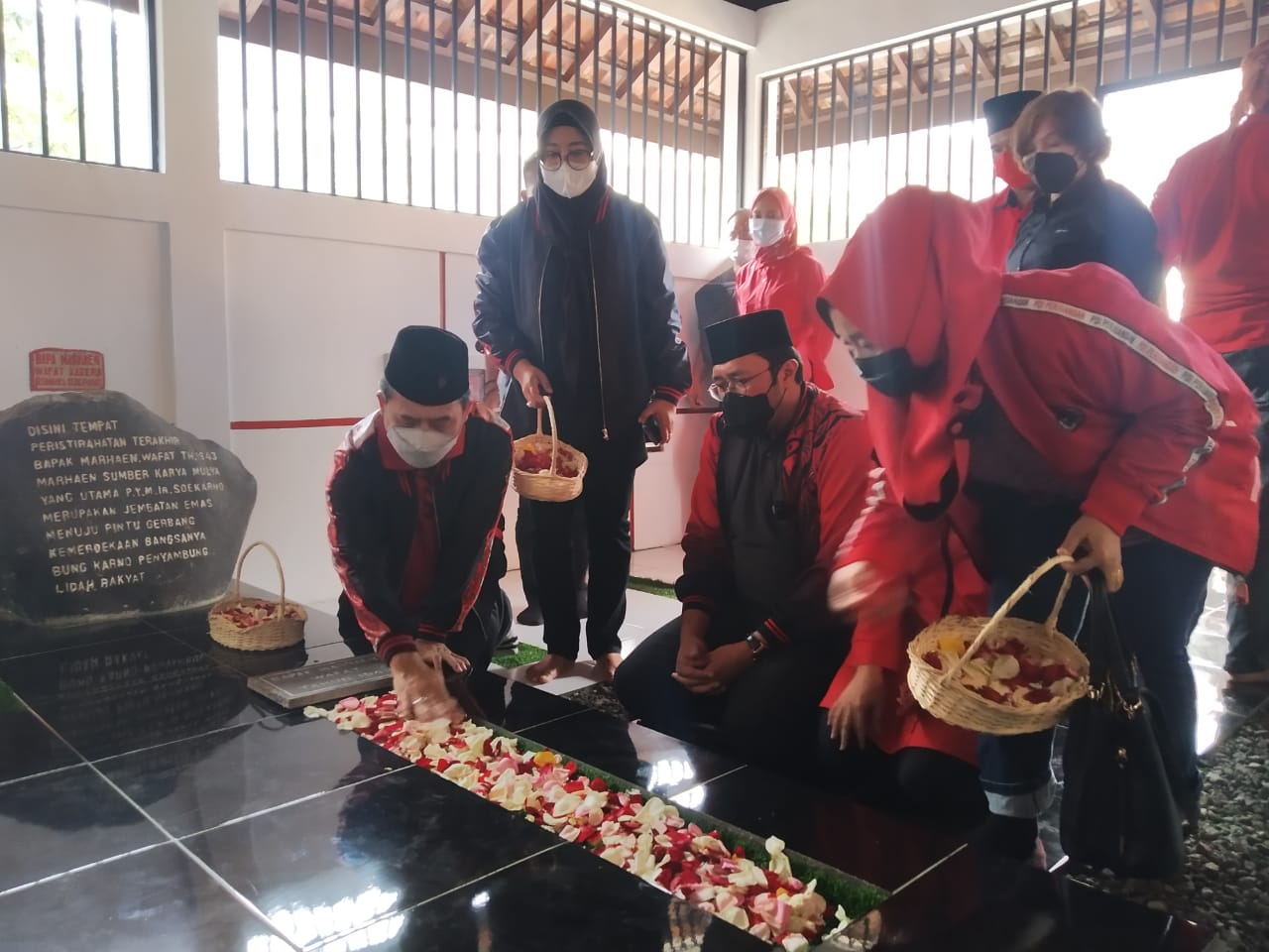 PDI Perjuangan Ziarah ke Makam Marhaen, Ono: Inspirasi Ideologi Marhaenisme Masih Dianut PDI Perjuangan