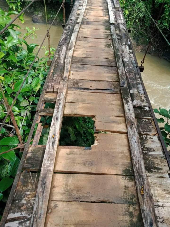 Melintasi Jembatan Gantung Leuwi Jurig Takokak Cianjur Ibarat Menantang Maut