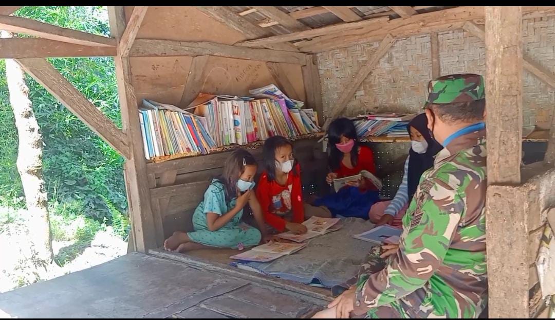 Kodim 0608/Cianjur Bikin Saung Belajar Bagi Siswa Sekolah, Pengajarnya Anggota TNI