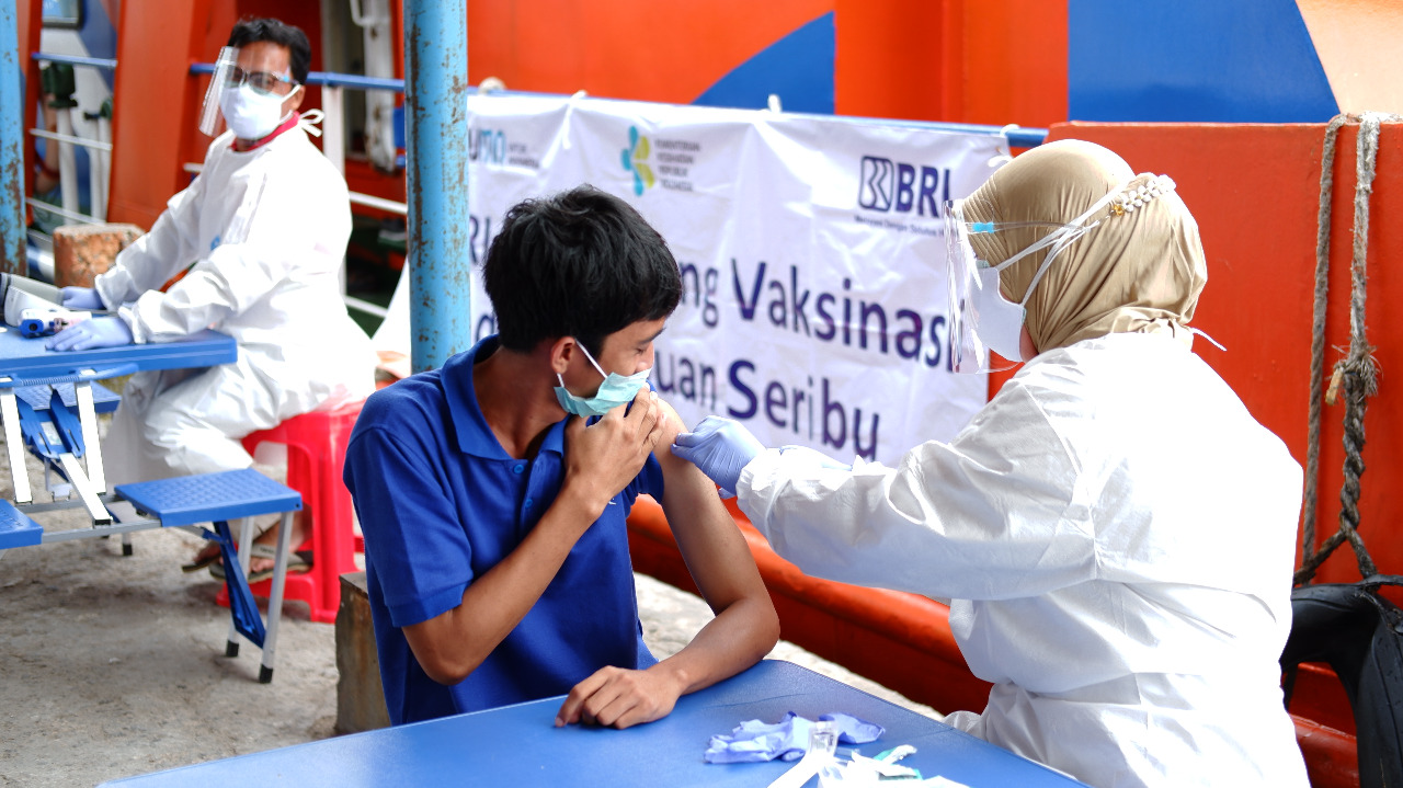 BRI Kerahkan Teras Kapal untuk Vaksinasi Empat Wilayah Kepulauan di Indonesia