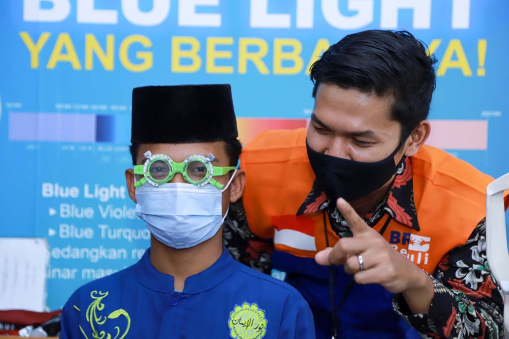 Cerita Santri di Tangerang Dapat Bantuan Kacamata Gratis Dari BRI