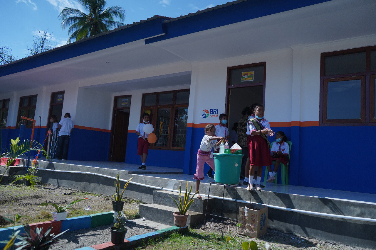 Peringati Hari Anak Nasional, BRI Renovasi Sekolah di Wilayah Tapal Batas Indonesia