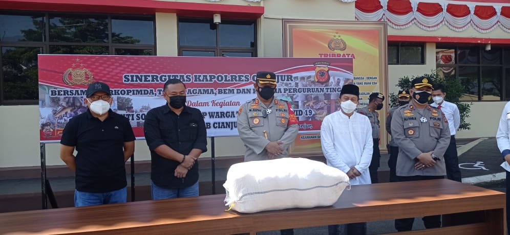 AMS Cianjur Salurkan Bantuan Sembako Bagi Warga Terdampak Covid-19